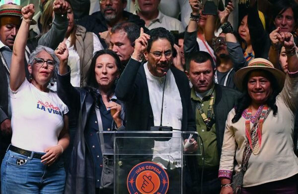 Cepeda impugna resultados con más de 57 mil reclamaciones mientras crece presión sobre triunfo de De la Espriella
