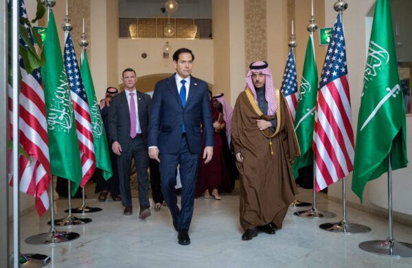 Marco Rubio inicia gira por el Golfo para impulsar acuerdo de paz entre EE.UU. e Irán