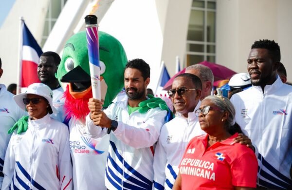 Monte Plata reafirma su título de “Cuna de los Campeones” con multitudinario recibimiento a la antorcha de Santo Domingo 2026