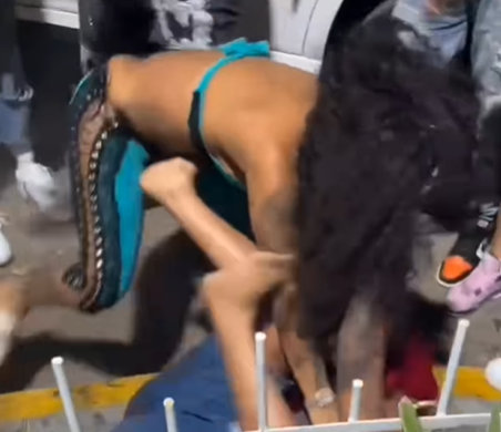¡Se fueron a los golpes otra vez! La Perversa y La Más Doll protagonizan nueva pelea a la salida de una discoteca