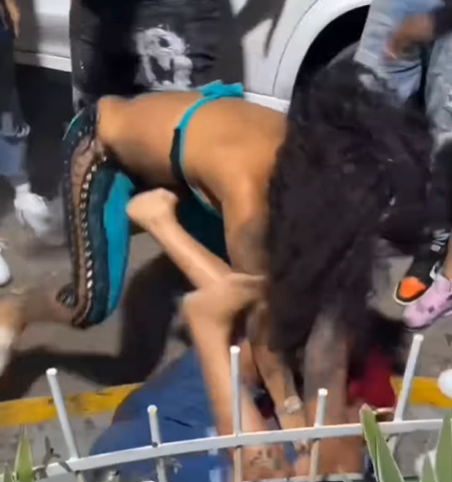 ¡Se fueron a los golpes otra vez! La Perversa y La Más Doll protagonizan nueva pelea a la salida de una discoteca