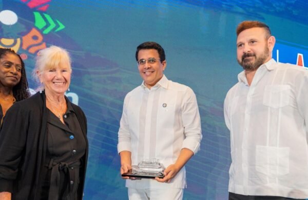 FCCA reconoce a David Collado por impulsar el crecimiento del turismo de cruceros en República Dominicana