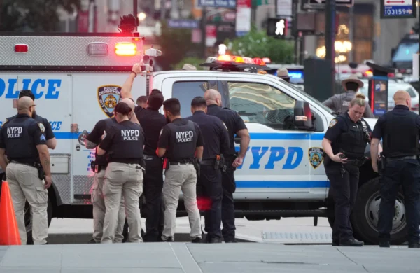 Nueva York: ola de violencia deja policías heridos, tiroteos y 11 lesionados en centro juvenil