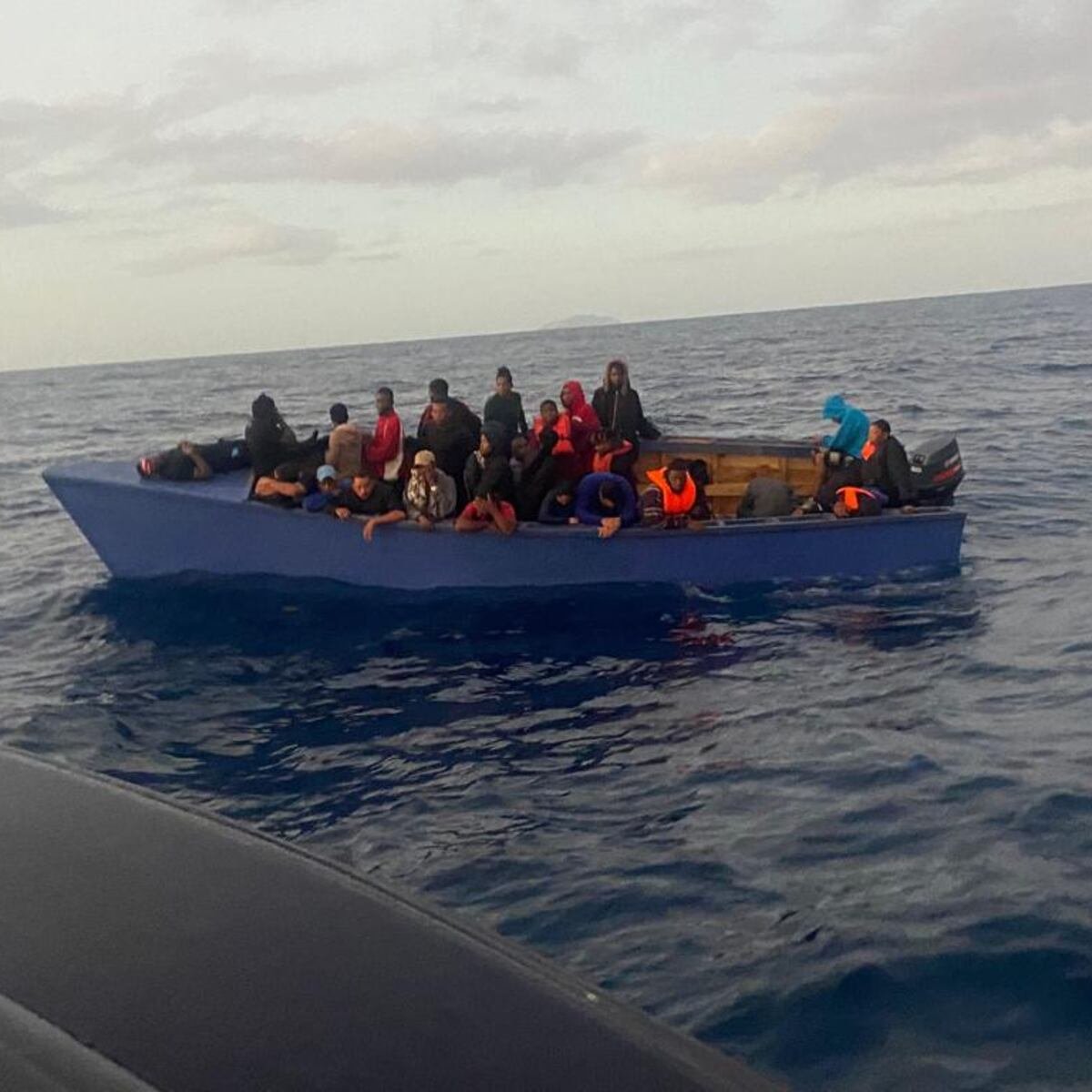 Interceptan en Jamaica a 17 haitianos, incluidos tres niños, tras llegar en embarcación clandestina