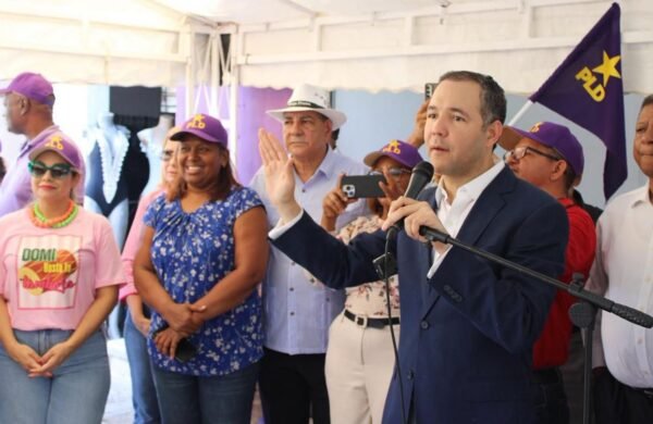 Johnny Pujols destaca legado de los gobiernos del PLD y llama a reorganizar el partido rumbo a 2028