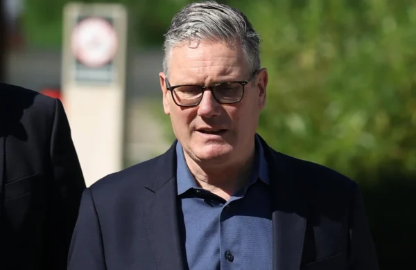 Keir Starmer cae tras perder el respaldo de su partido y abandona el poder en Reino Unido