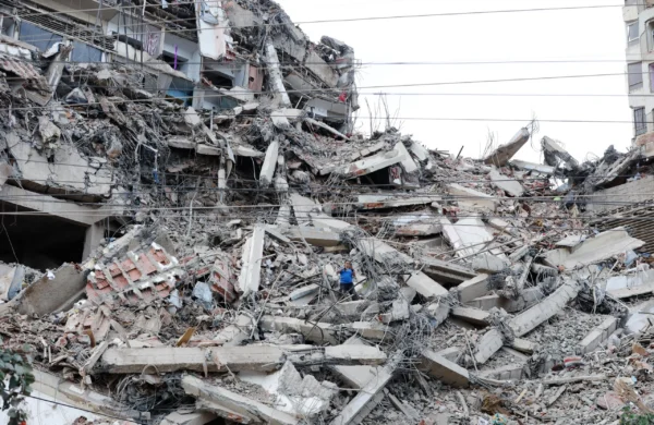 Reino Unido envía rescatistas y destina ayuda millonaria para atender emergencia en Venezuela