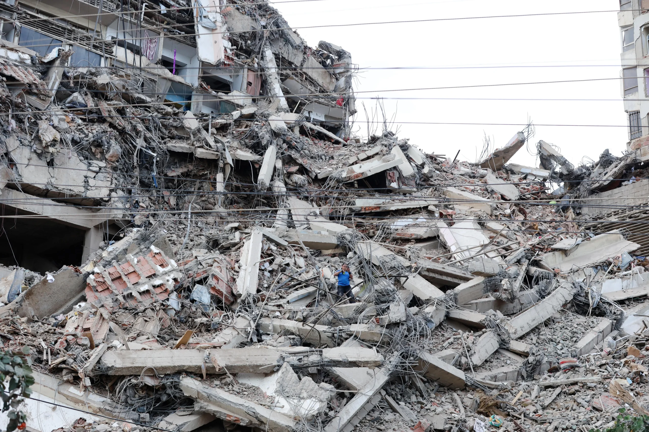 Reino Unido envía rescatistas y destina ayuda millonaria para atender emergencia en Venezuela