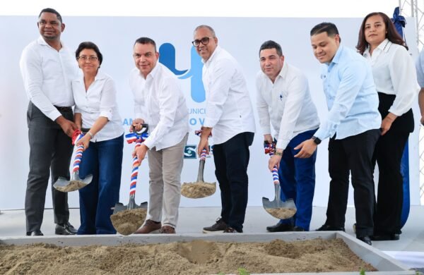 SNS remozará hospitales en la frontera y promete inversión millonaria en salud en Dajabón