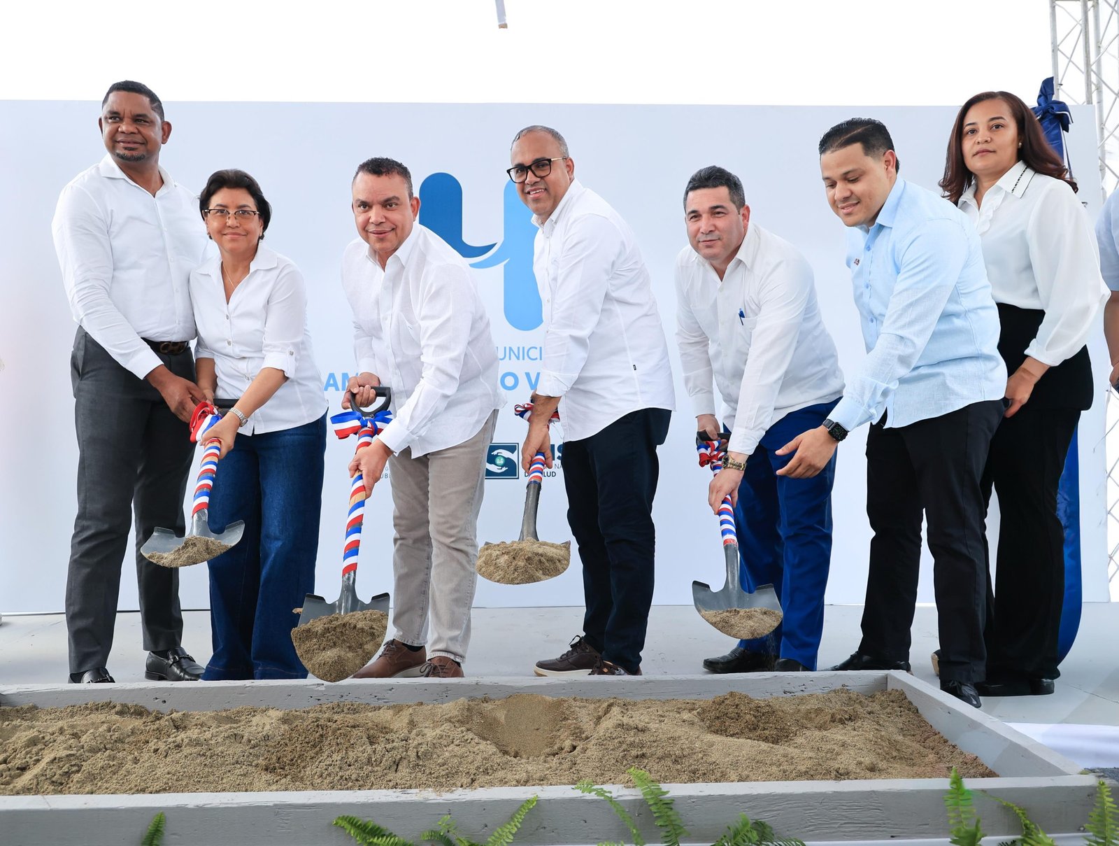 SNS remozará hospitales en la frontera y promete inversión millonaria en salud en Dajabón