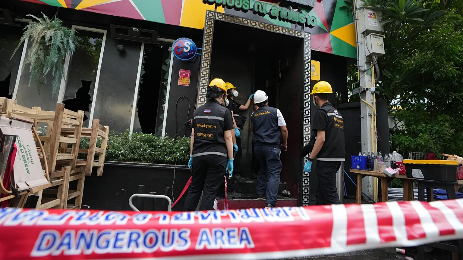 Aumentan a 33 los muertos por incendio en bar de Bangkok; Gobierno endurecerá controles