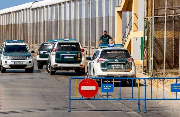 Ceuta y Melilla bajo presión: España refuerza frontera tras entrada masiva de migrantes