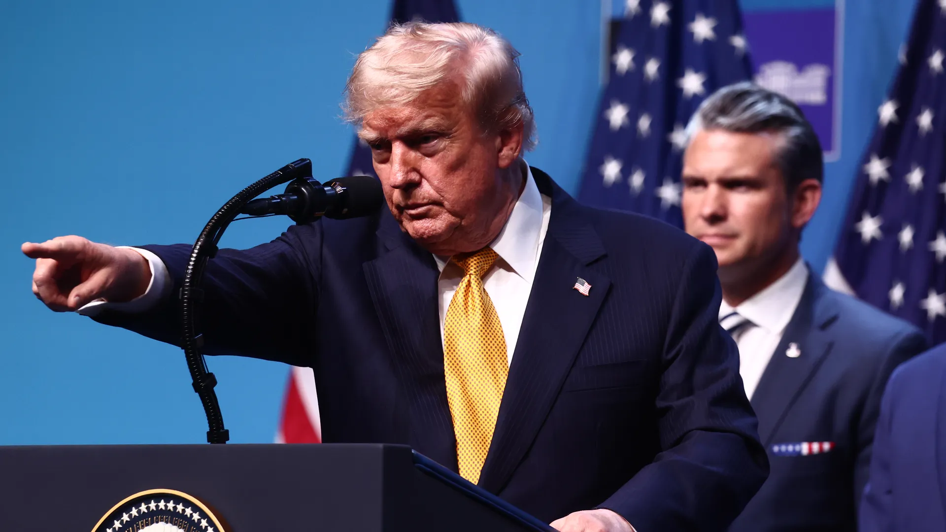 Trump restablece bloqueo naval contra Irán y anuncia cobro del 20 % a buques que crucen el estrecho de Ormuz