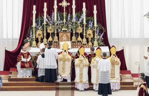Lefebvrianos rechazan excomuniones y ratifican fidelidad a la Iglesia
