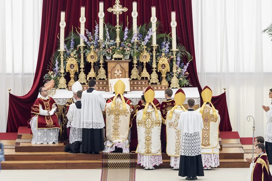 Lefebvrianos rechazan excomuniones y ratifican fidelidad a la Iglesia