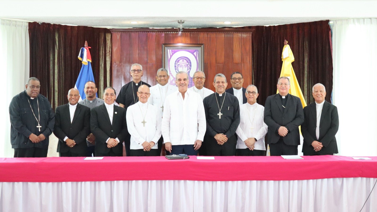 Abinader se reúne con obispos en Asamblea Plenaria del Episcopado