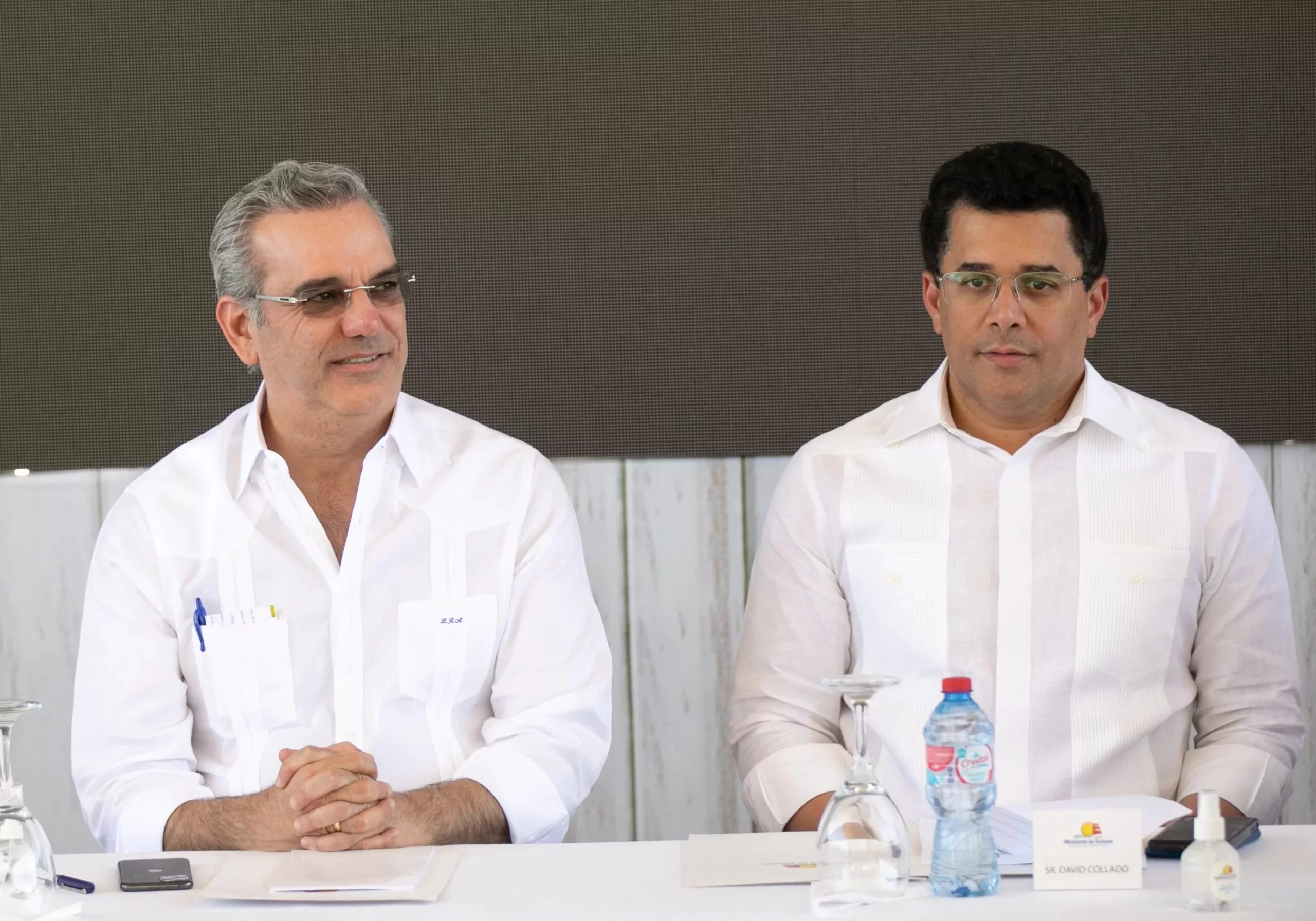 Abinader inaugura remozamiento de playa El Faro en San Pedro