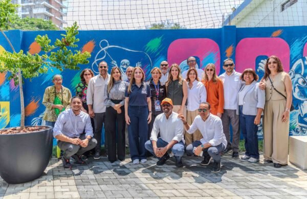 Carolina Mejía inaugura Paseo Paraíso con mural de Juegos 2026
