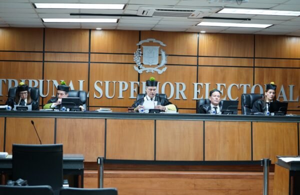 TSE deja en fallo reservado demanda contra decisión del PLD