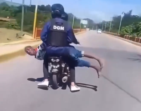 Video muestra traslado irregular de extranjero en San Juan