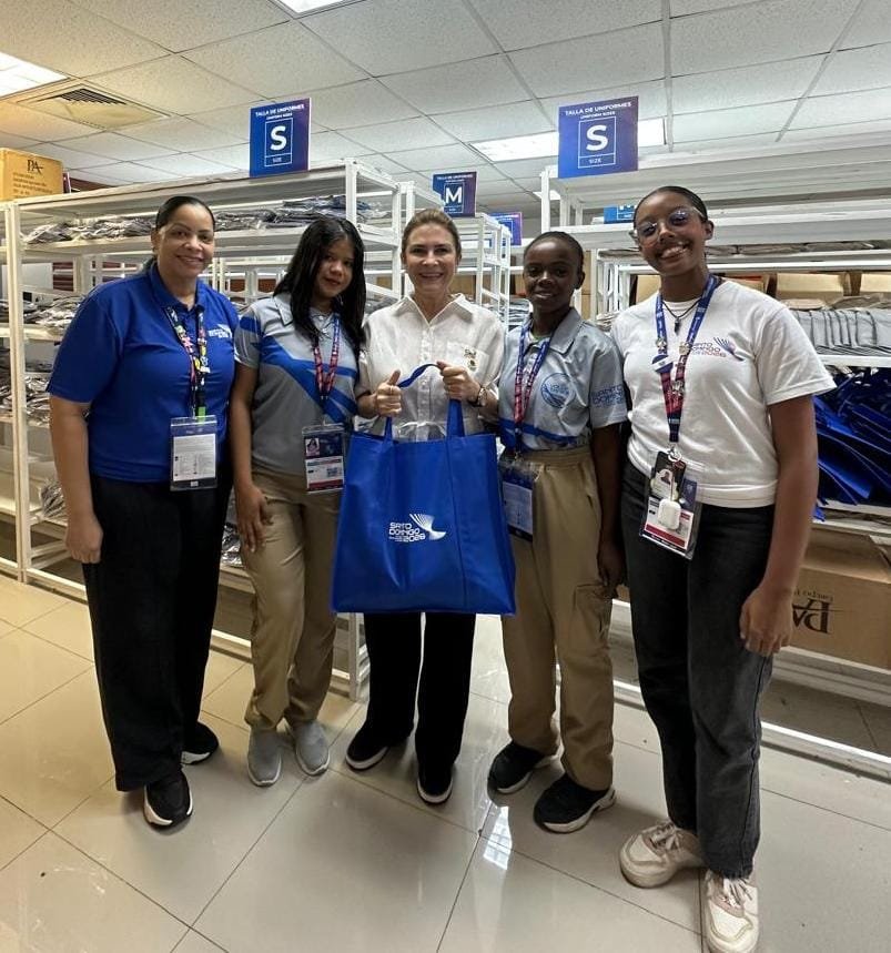 Alcaldesa del DN recibió kit de voluntaria para los XXV Juegos Centroamericanos y del Caribe