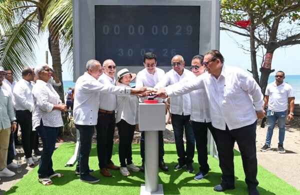 Collado inicia remodelación de playa Los Almendros y malecón de Baní
