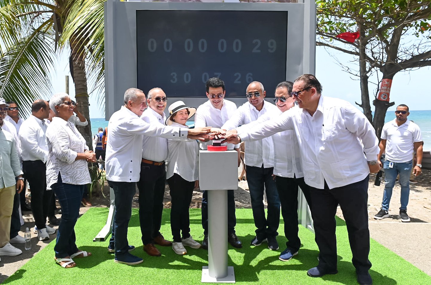 Collado inicia remodelación de playa Los Almendros y malecón de Baní
