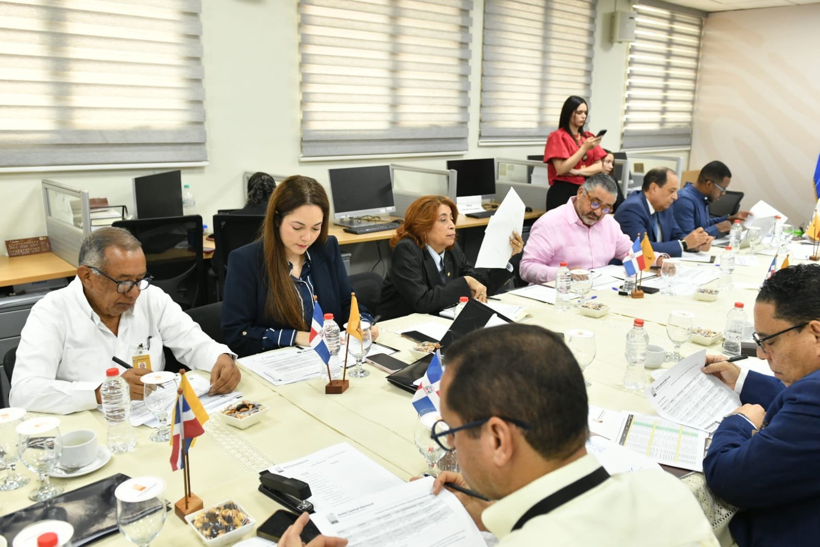 Comisión revisa expedientes para conformar organismos municipales