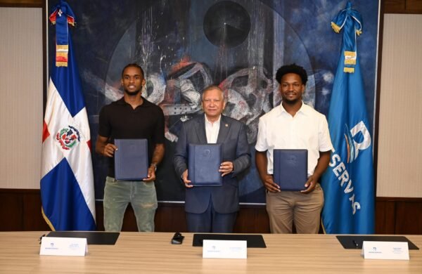 Banco de Reservas lanzó alianza con estrellas del baloncesto dominicano