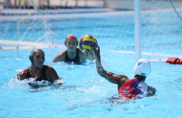 México vence 13-9 a Cuba y avanza invicto