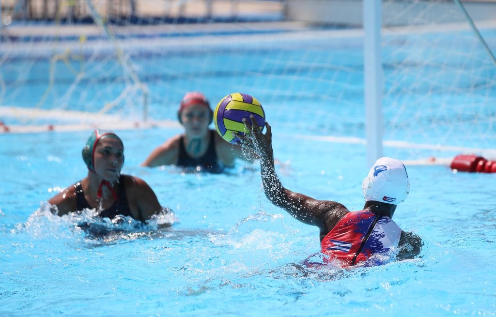 México vence 13-9 a Cuba y avanza invicto