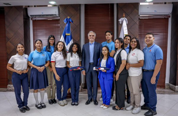 Estudiantes dominicanos representarán al país en foros de liderazgo y debate