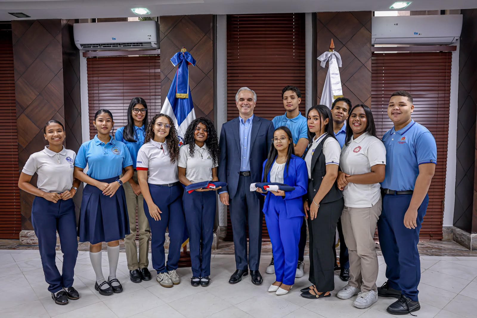 Estudiantes dominicanos representarán al país en foros de liderazgo y debate