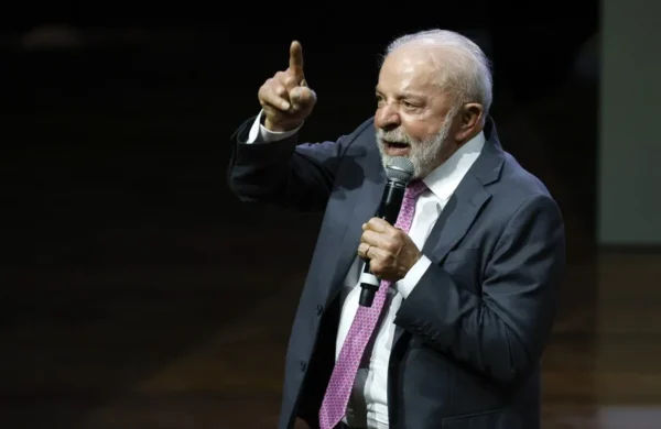 Lula retoma ventaja en encuestas a tres meses de elecciones en Brasil
