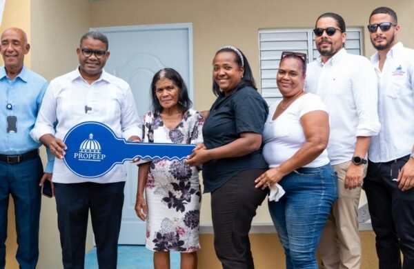 Propeep entrega vivienda digna a doña Olinda en Manoguayabo