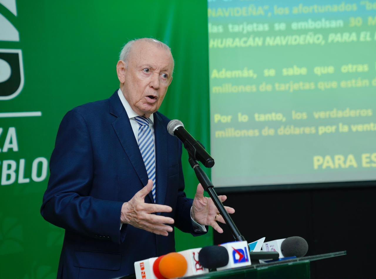 Rafael Alburquerque cuestiona coherencia del discurso oficial sobre pobreza