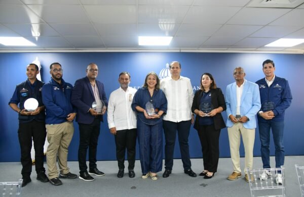 Salud reconoce a brigada dominicana que asistió en terremotos de Venezuela