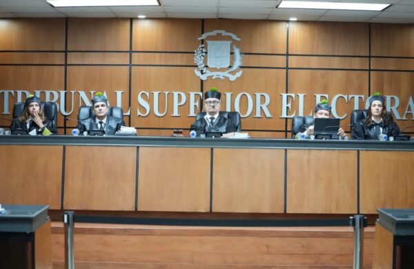 TSE declaró inadmisible amparo contra presidente Abinader