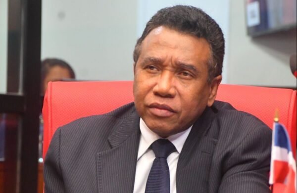 Senador planteó excluir prisión en delitos contra libertad de información