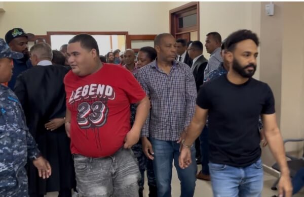 Imponen 12 meses de prisión preventiva a dos acusados por asalto en Monte Plata
