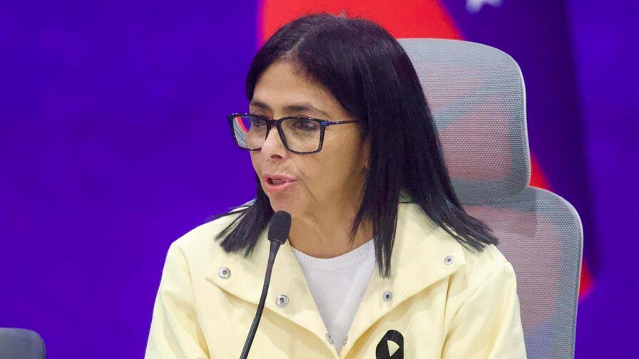 Delcy Rodríguez demanda conciliación contra Víctor de Aldama