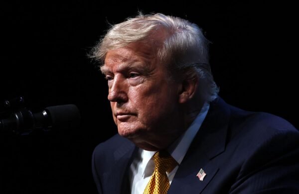 Trump rechaza suspender controles del ICE tras muertes en operativos migratorios