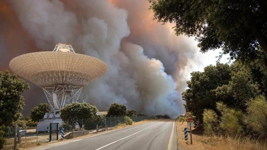 Incendio en Sierra Oeste amenaza complejo espacial de Robledo