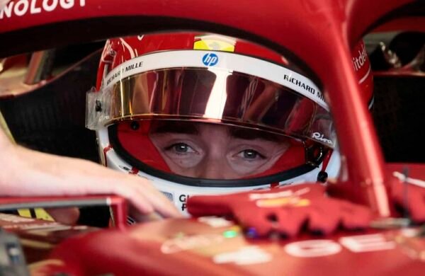 Antonelli llega líder; Hamilton y Russell prometen batalla
