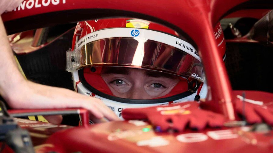 Antonelli llega líder; Hamilton y Russell prometen batalla