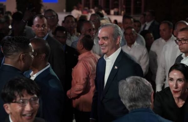 Clase política dominicana se une en acto por 250 aniversario de independencia de EE.UU.