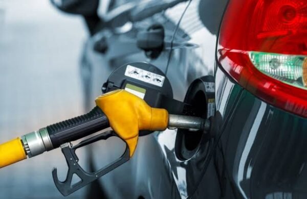 MICM congela gasolina, gasoil y GLP pese a alzas internacionales