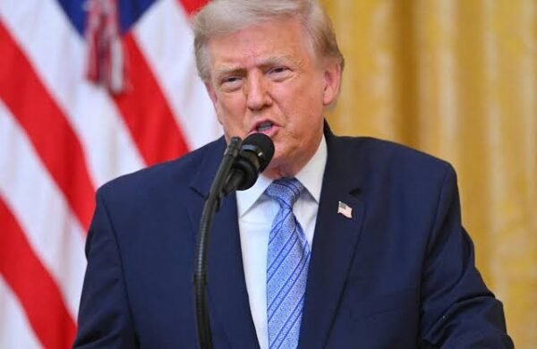 Trump impone arancel del 50 % a productos de Canadá