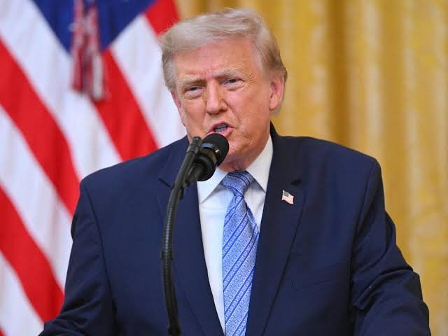 Trump impone arancel del 50 % a productos de Canadá