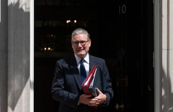 Keir Starmer se despide del Parlamento sin dar consejos públicos a su sucesor